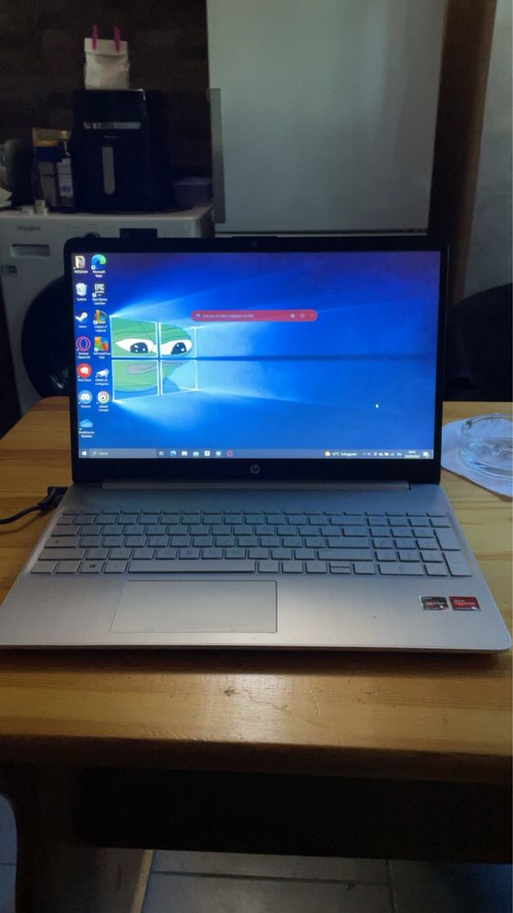 HP Laptop 15s-eq2xxx