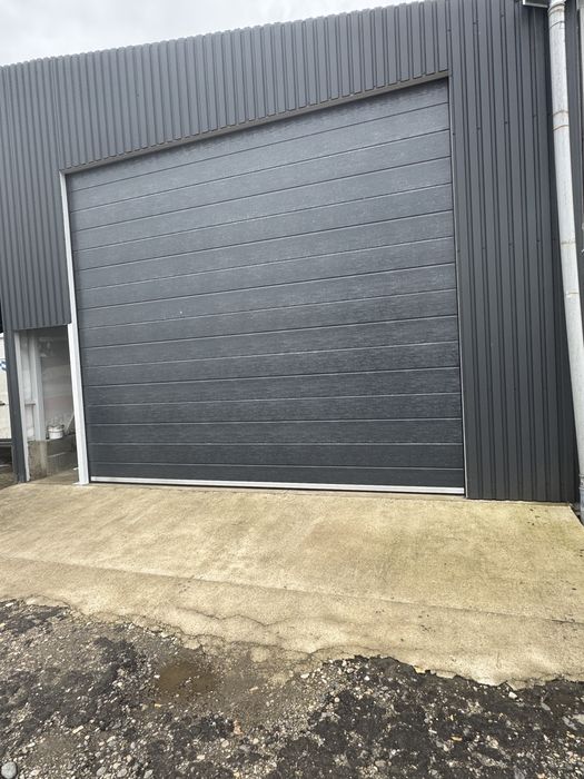 Usa garaj L3000 x H3000 gri cu geamuri -NOU!