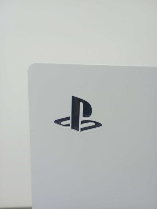 PS5 cu un controler 4 jocuri și toate accesoriile