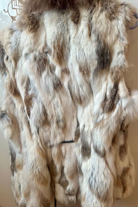 Елека е естесвен косам от заек и лисица мн мек  не носен нов