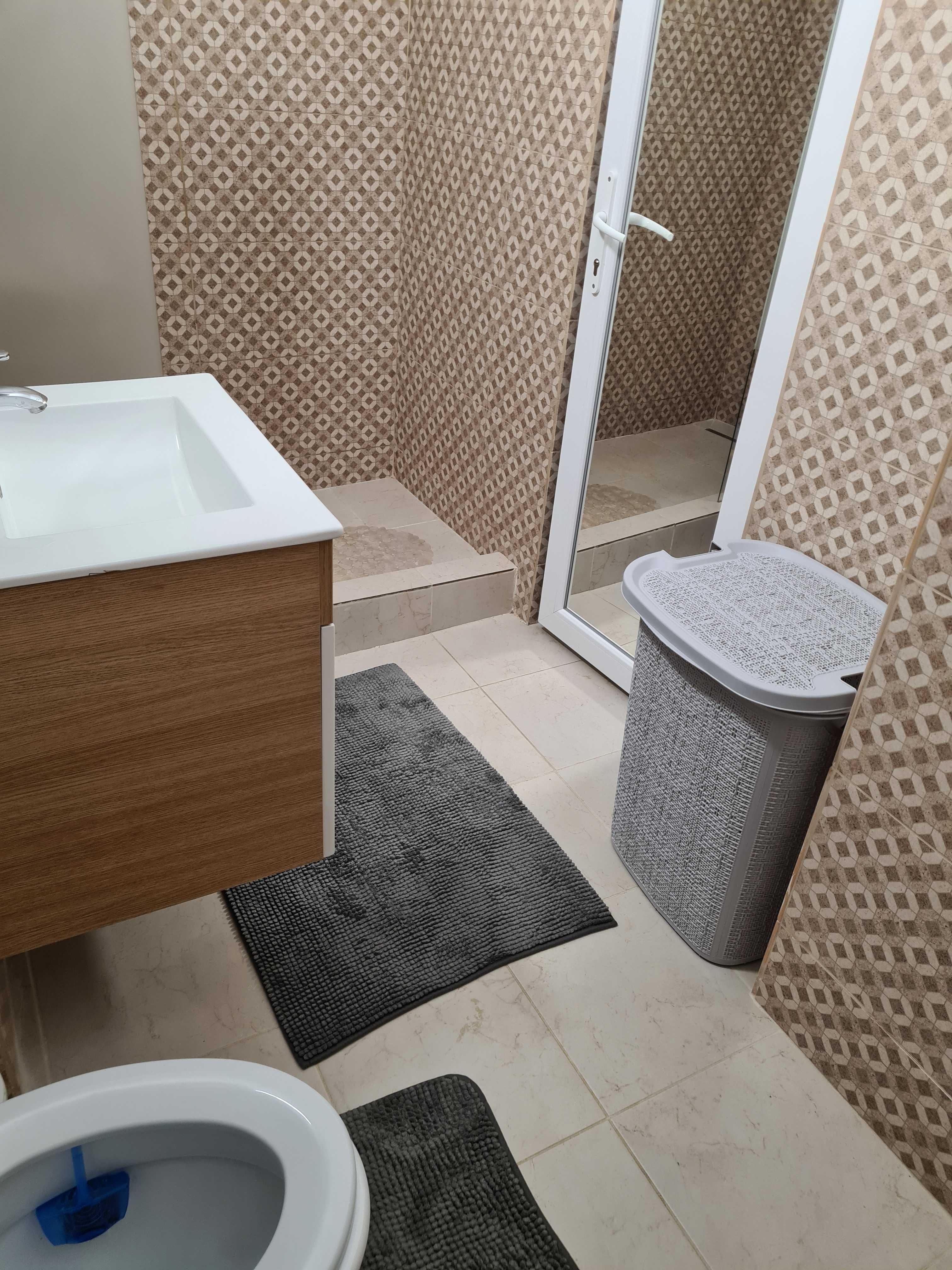 Închiriez apartament 1 camera Buzaului Etaj 1