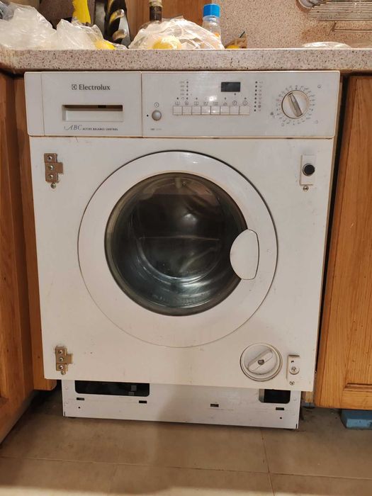 пералня за вграждане  на части ELECTROLUX