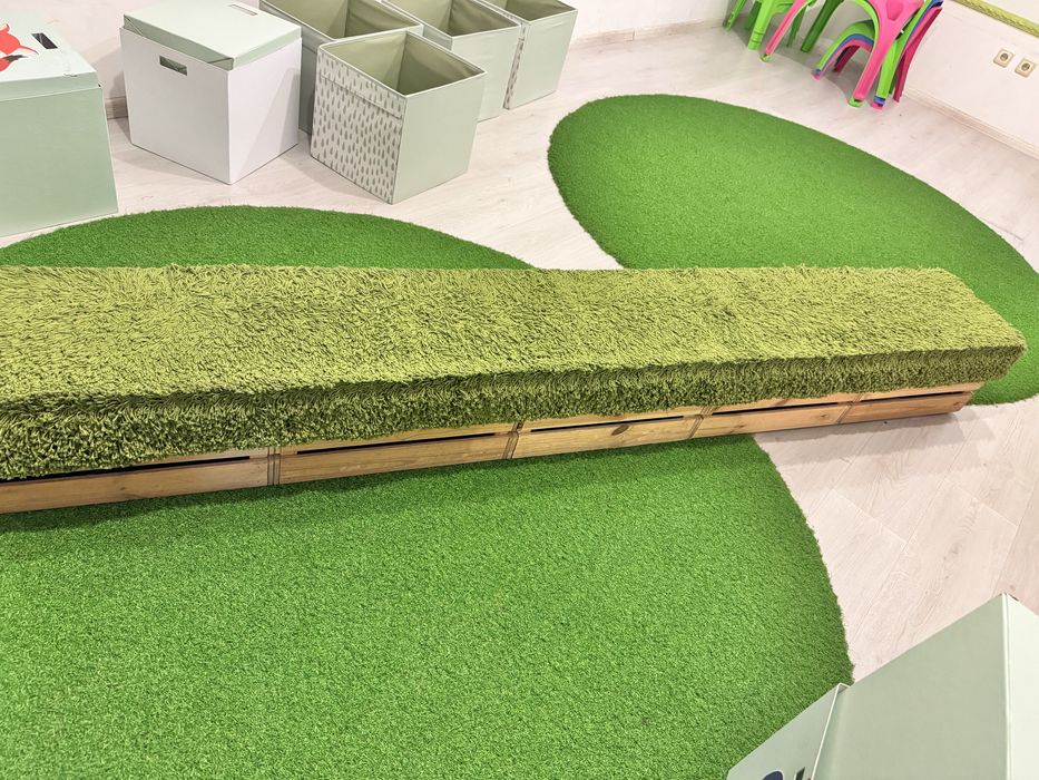 Пейка от щайги и килим