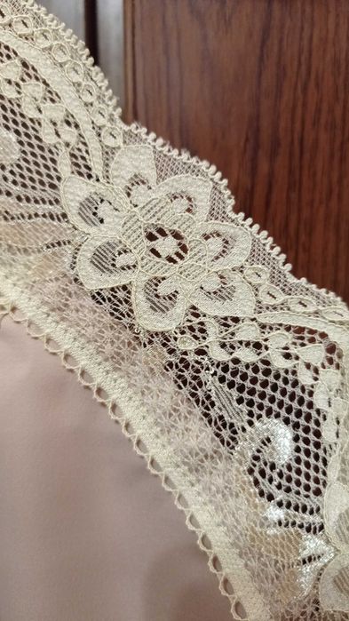 Дамски топ от сатен