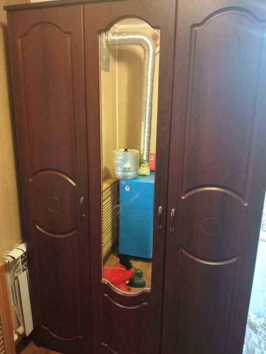 Продам шкаф 3х дверный,длина 120 см