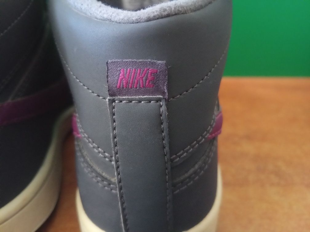 Кецове NIKE Backboard Номир 37,5 Стелка 23,5 см. 100% Оригинални