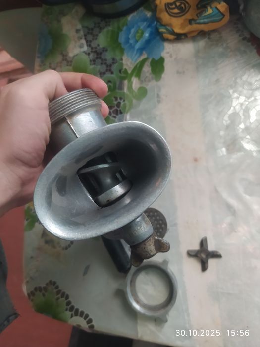 Продам механическую мясорубку