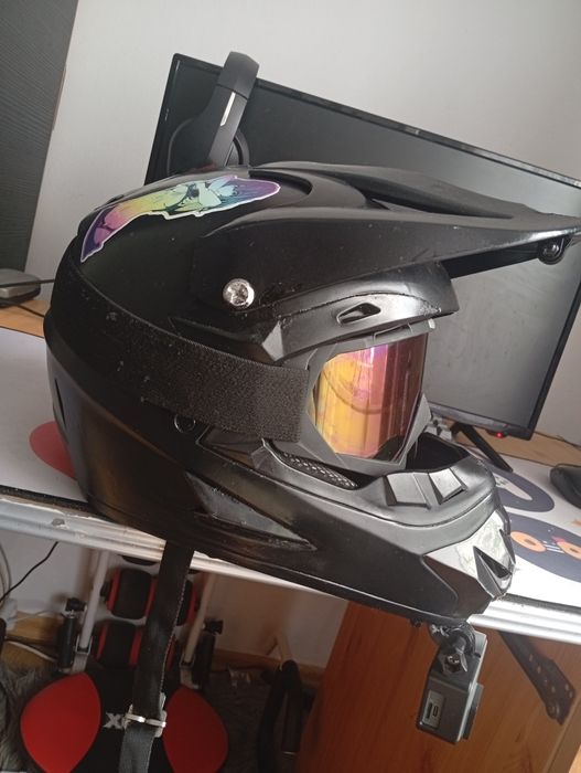 Vând cască downhill cu tot cu ochelari (mărimea L)