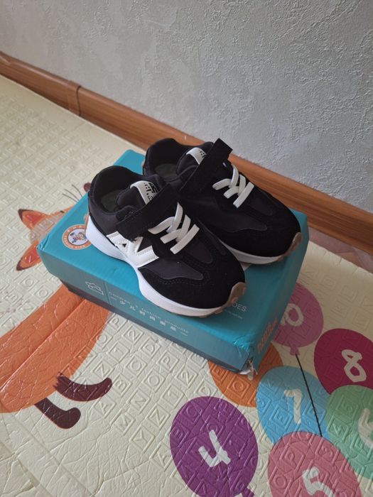 Продам кроссовки новые 27 размер 4000тыс