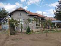 Къща с двор 3400 кв.м., село Каменец, Плевенско