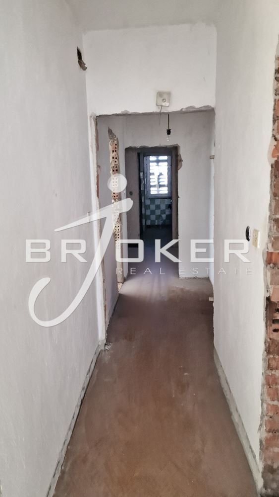 Продава се Четиристаен апартамент в Кърджали, Веселчане - 120 кв.м за 510 €/кв.м - Снимка #2