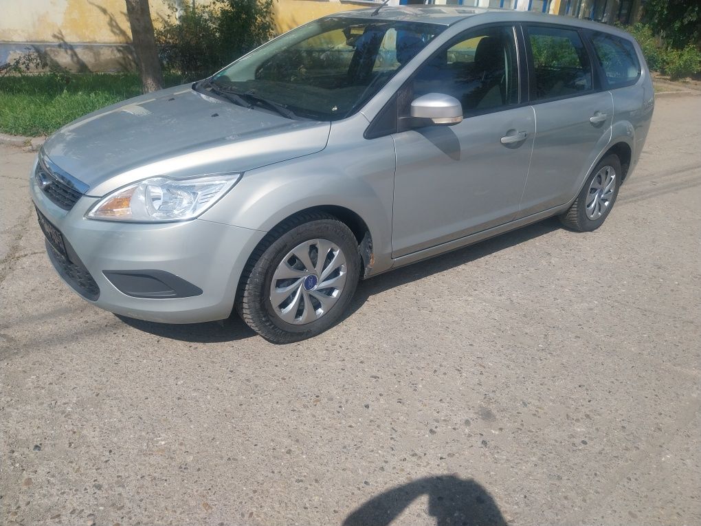 Vând ford focus 1.6i