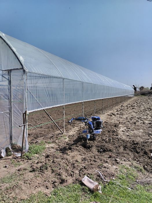 Issiqxona  qurish xizmati  ushtasidan. Biz ishga. Javob. Siz. Pulga