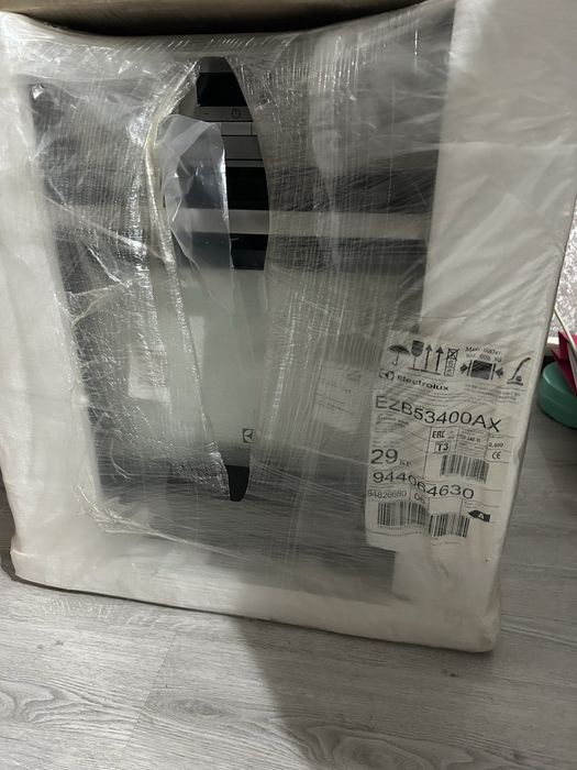 Встраиваемый духовой шкаф Electrolux EZB53400AX