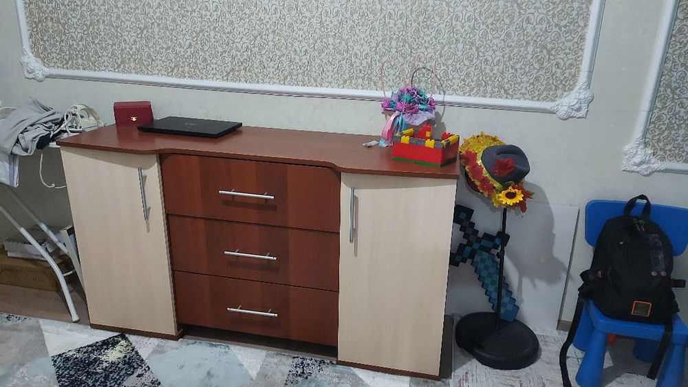 Шкаф и тумба б/у. По отдельности. Шкаф 40 тыс, тумба 25 тыс тенге