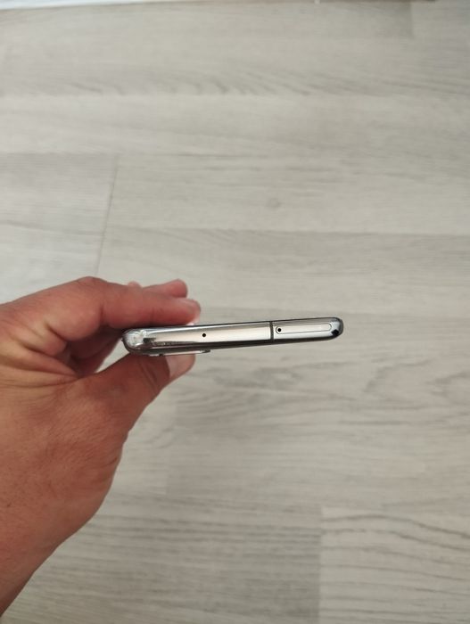 S20 plus 12/128 GB yaxshi xolatda! Uzimeidan oʻtkazish kerak!