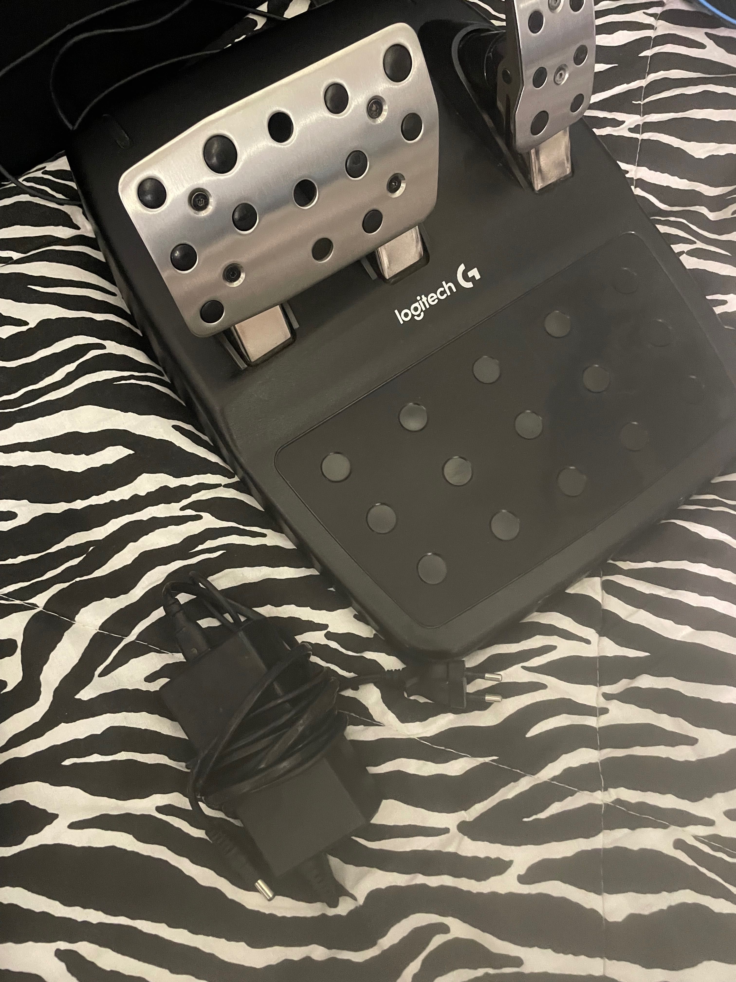 Волан и педали Logitech G920 XBox за игри