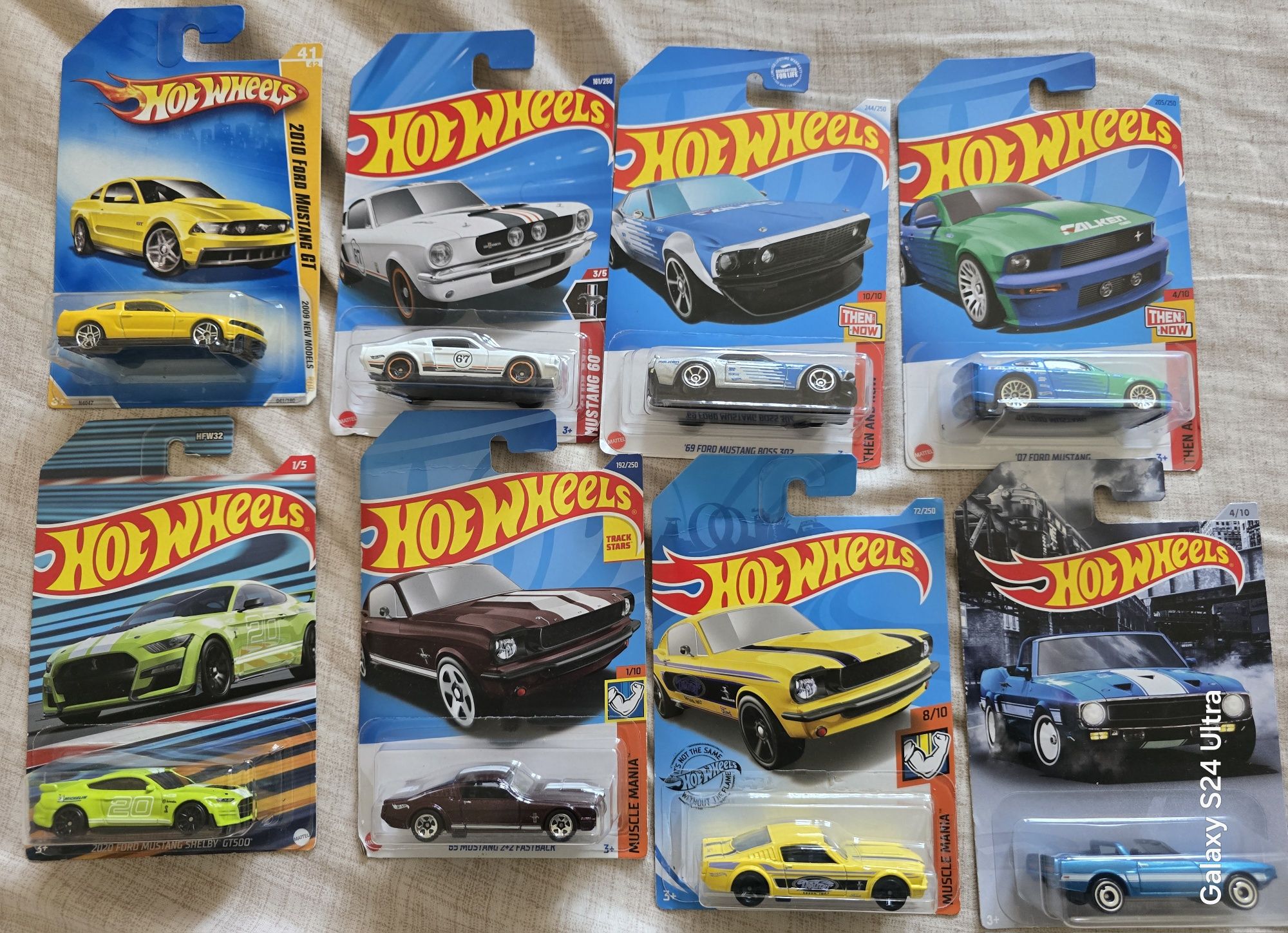 Колекция на hot wheels mustang