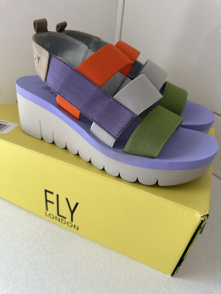 Sandale din piele Fly London