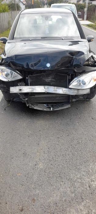 Vând Mercedes avariat