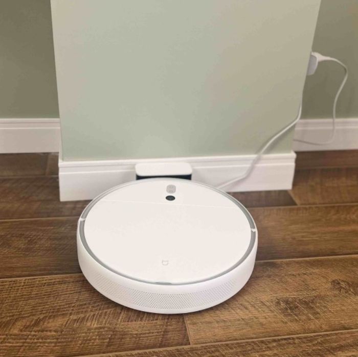 Продаётся Робот-пылесос Xiaomi Mi Robot Vacuum -Mor STYTJ01 белый