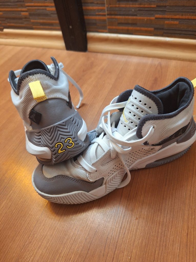 nike jordan stay loyal 2