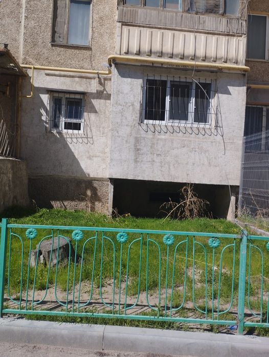 Квартира с балконом (4 мкр,д.16) + гараж в "Оранжерее"! 17млн тг