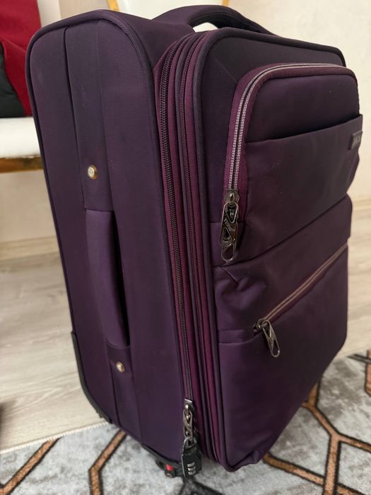 Чемодан продаётся