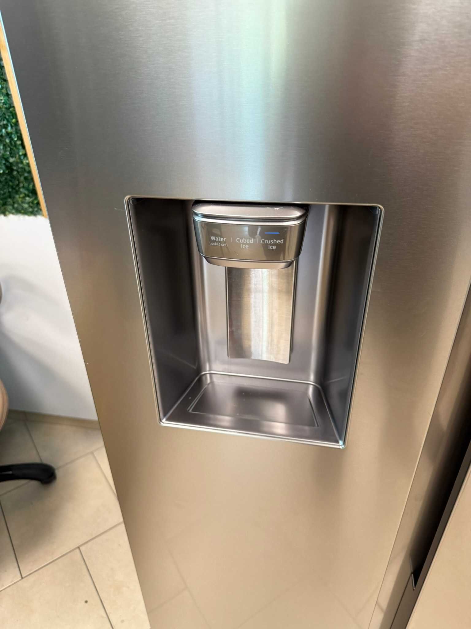 Хладилник Side by Side Samsung RS68N8941SL, 593 л,WiFi, Family Hub,
