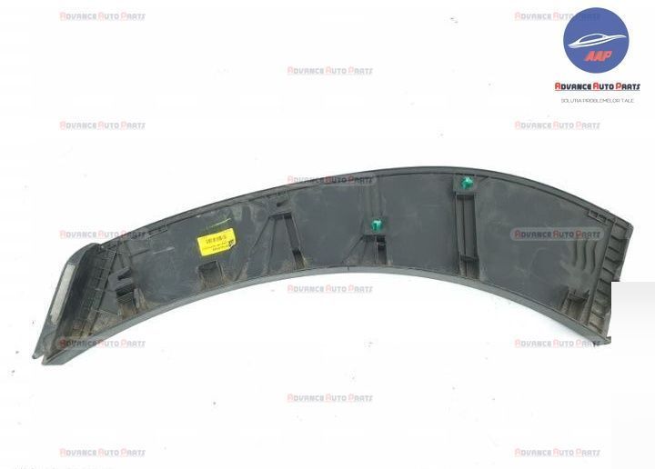 Bandou bara overfender dreapta fata original in conditie buna. Hyundai