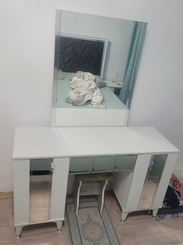 Продаю спальную гарнитуру,