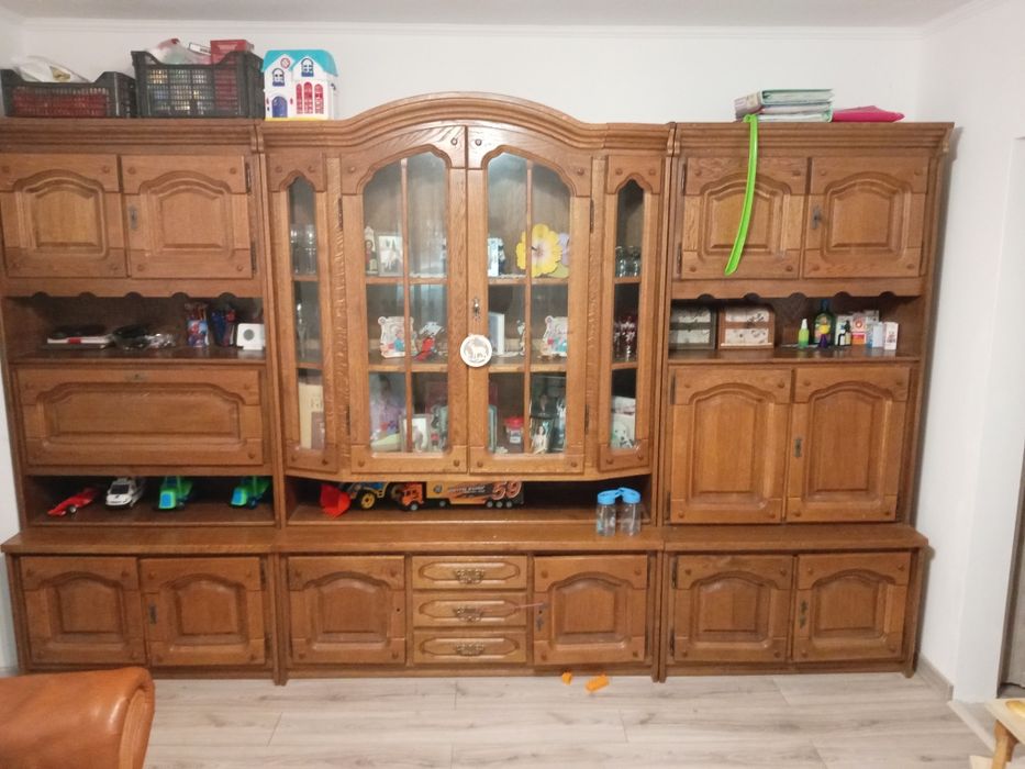 Vând biblioteca lemn masiv