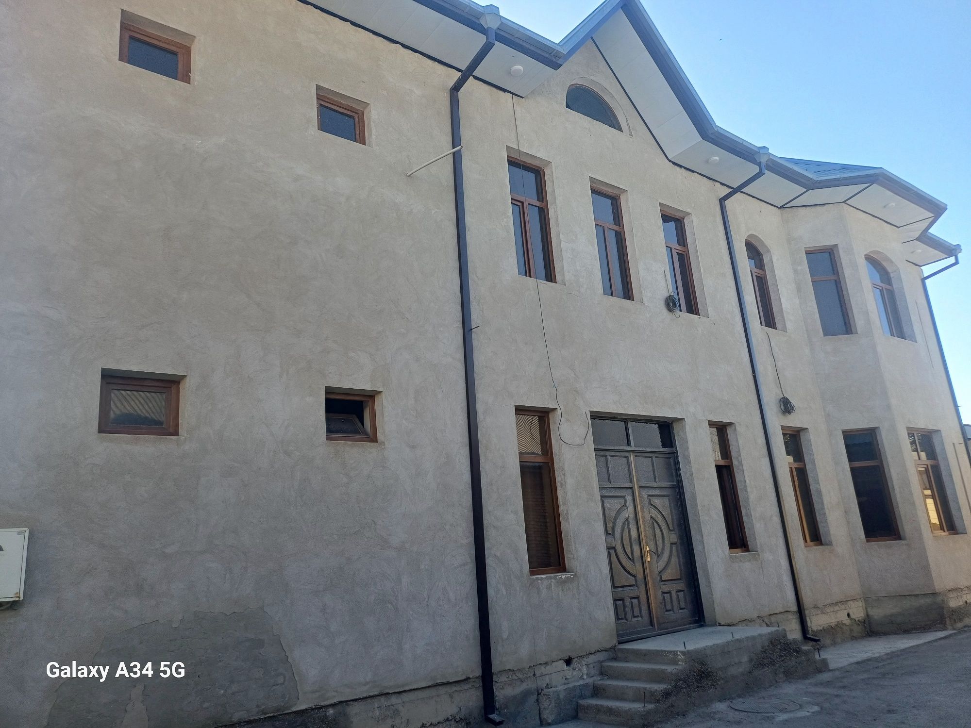 Galla osiyoda 2 qavatli uchastka sotiladi