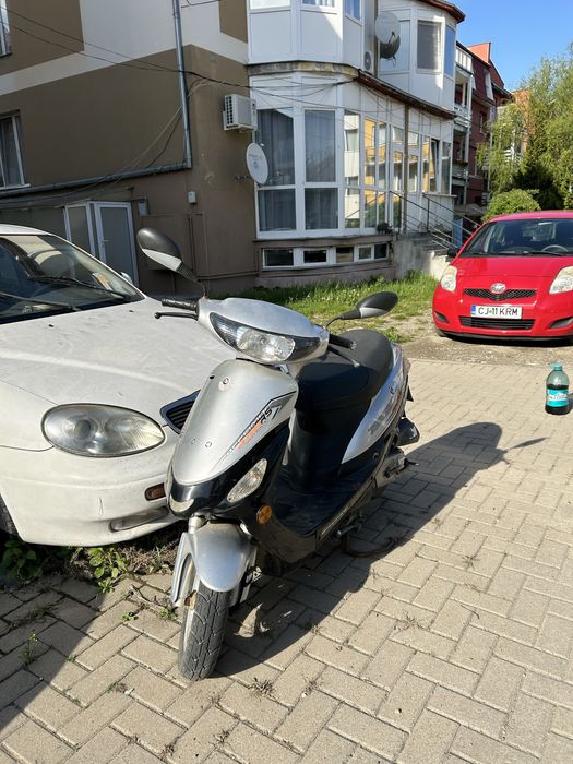 Scuter Qingqi VCLIC 50cc – Simplu, Economic, Gata de Drum