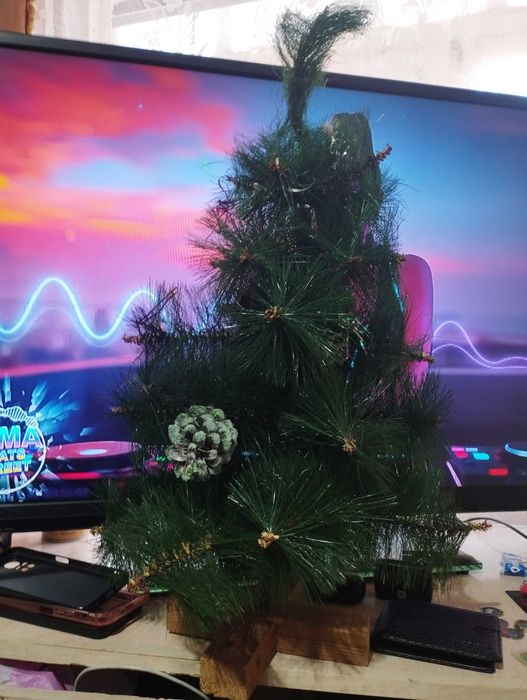 Продаю новую новогоднюю ёлку, дёшево!