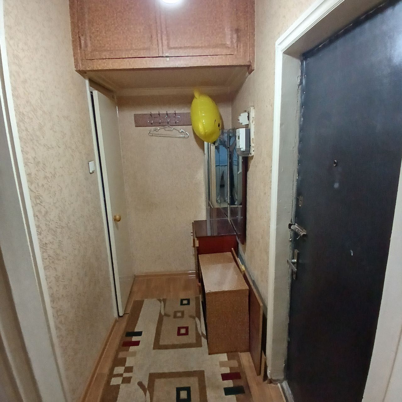 ПРОДАМ Чиланзар-11, 1 комнатную квартиру на 2 этаже Фархадский рынок