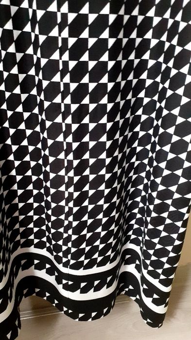 Дамска рокля черно и бяло