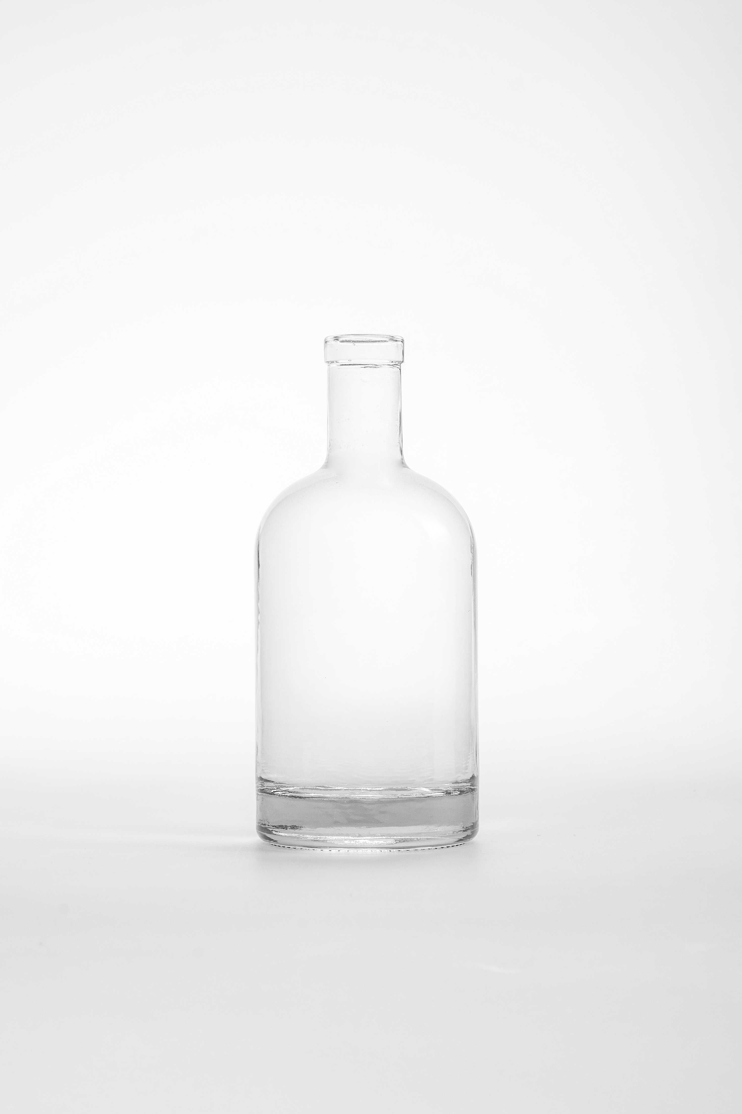 стъклени бутилки различни видове 750 700 и 500 мл.