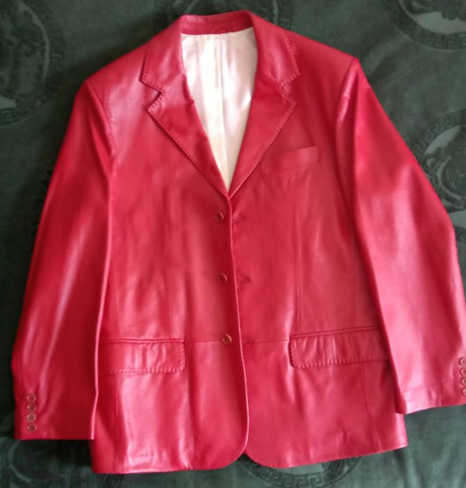 Продам красный пиджак (натуральная кожа) Pierre Cardin (новый), ОАЭ.