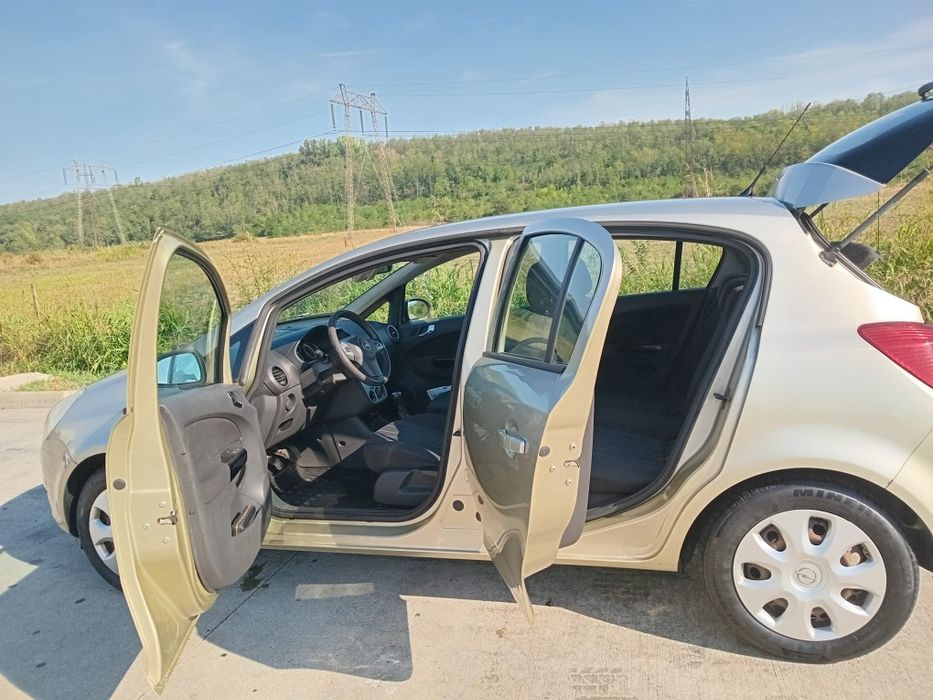Vând  mașina Opel Corsa