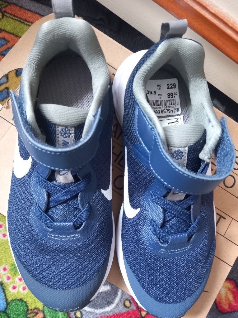 Adidași Nike 29.5   Noi