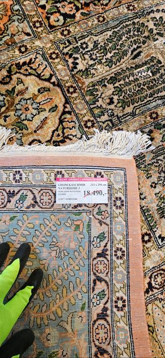 Истински ориенталски килим – естествена коприна, ръчна Изработка