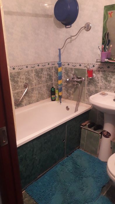 Продам 1.5 кв в 8 мкр  20д