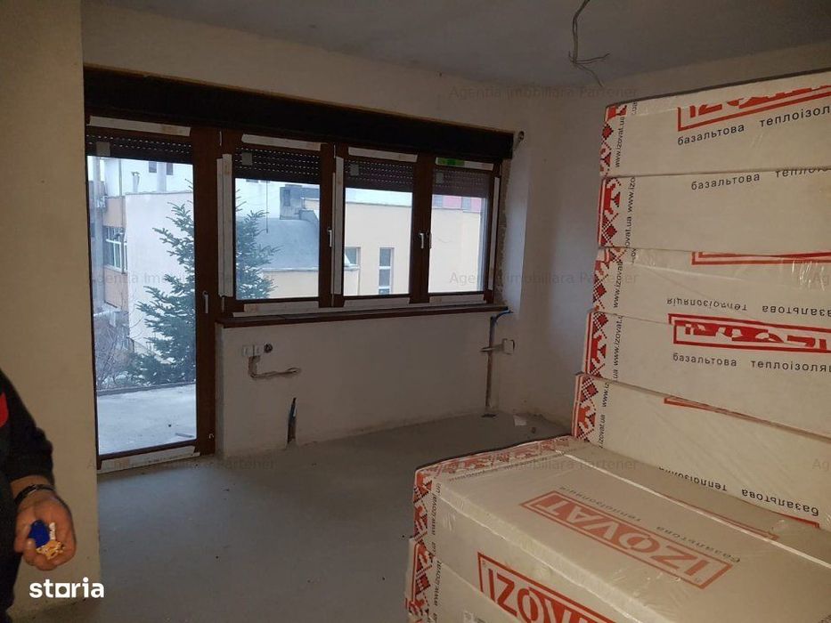 Spatiu comercial + Apartament, Fratii Golesti, teren 300 mp
