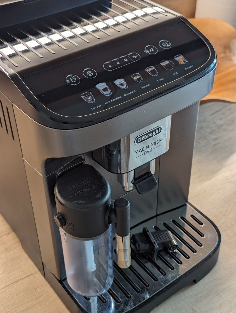 Espressor automat De'Longhi Magnifica Evo ECAM