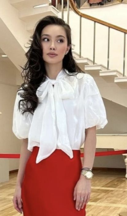 Продам легкую нарядную белую прозрачную блузку. 48- 50- 52 размер