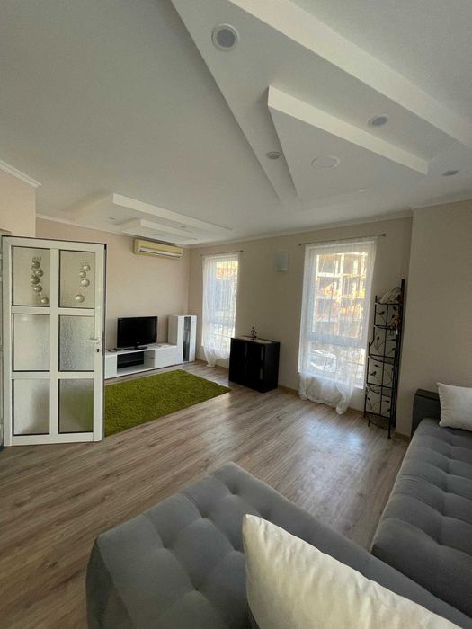 Дава се под наем Тристаен апартамент в Бургас, Лазур - 95 кв.м за 300 € - Снимка #1