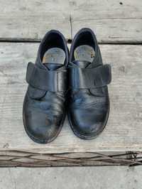 Продается туфли на 5-6 лет кожаные
