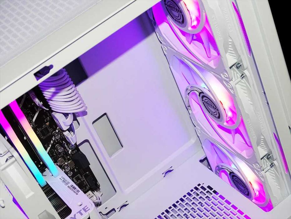 Нов / RTX 5070 / Ryzen 7500F / 32GB RAM / 1TB NVMe / 800w / Геймърски