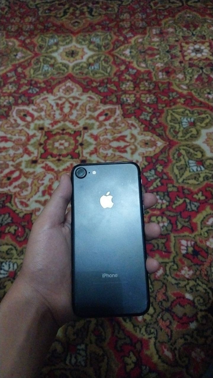 Ayfon 7 32gb sotiladi